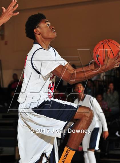 Thumbnail 2 in Leuzinger vs. Murrieta Mesa (MaxPreps Holiday Classic) photogallery.