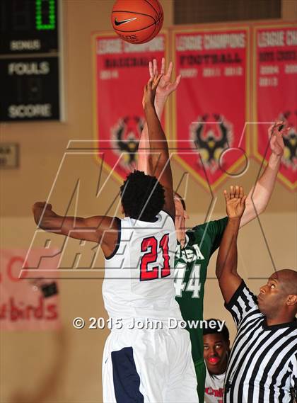 Thumbnail 2 in Leuzinger vs. Murrieta Mesa (MaxPreps Holiday Classic) photogallery.
