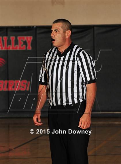 Thumbnail 2 in Leuzinger vs. Murrieta Mesa (MaxPreps Holiday Classic) photogallery.