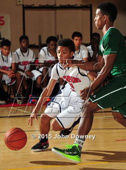 Thumbnail 2 in Leuzinger vs. Murrieta Mesa (MaxPreps Holiday Classic) photogallery.