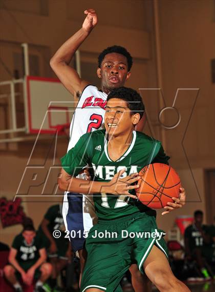 Thumbnail 1 in Leuzinger vs. Murrieta Mesa (MaxPreps Holiday Classic) photogallery.