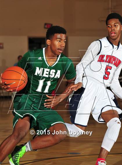 Thumbnail 2 in Leuzinger vs. Murrieta Mesa (MaxPreps Holiday Classic) photogallery.