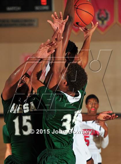 Thumbnail 1 in Leuzinger vs. Murrieta Mesa (MaxPreps Holiday Classic) photogallery.