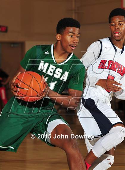 Thumbnail 3 in Leuzinger vs. Murrieta Mesa (MaxPreps Holiday Classic) photogallery.