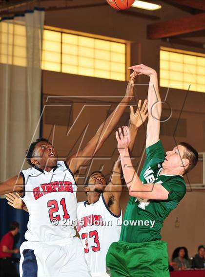 Thumbnail 1 in Leuzinger vs. Murrieta Mesa (MaxPreps Holiday Classic) photogallery.