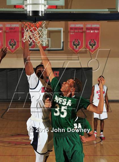Thumbnail 3 in Leuzinger vs. Murrieta Mesa (MaxPreps Holiday Classic) photogallery.