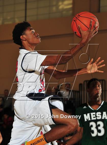 Thumbnail 3 in Leuzinger vs. Murrieta Mesa (MaxPreps Holiday Classic) photogallery.