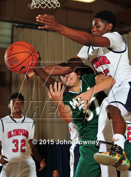 Thumbnail 1 in Leuzinger vs. Murrieta Mesa (MaxPreps Holiday Classic) photogallery.