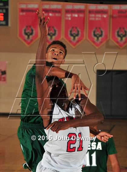 Thumbnail 3 in Leuzinger vs. Murrieta Mesa (MaxPreps Holiday Classic) photogallery.
