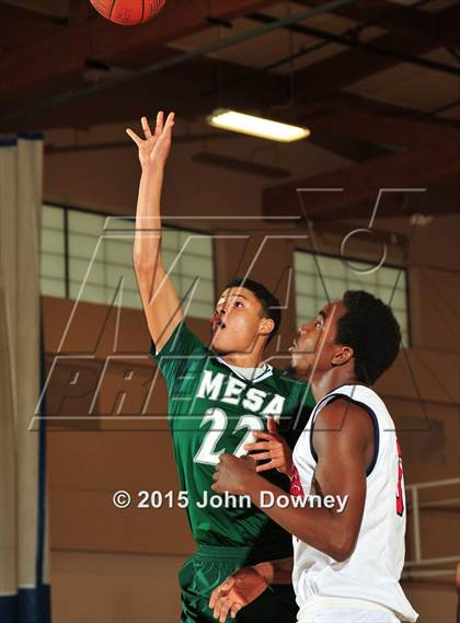 Thumbnail 3 in Leuzinger vs. Murrieta Mesa (MaxPreps Holiday Classic) photogallery.