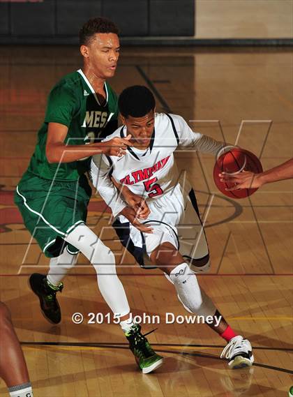 Thumbnail 2 in Leuzinger vs. Murrieta Mesa (MaxPreps Holiday Classic) photogallery.