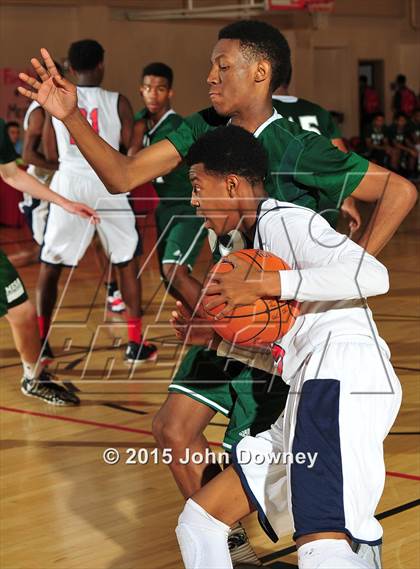 Thumbnail 3 in Leuzinger vs. Murrieta Mesa (MaxPreps Holiday Classic) photogallery.