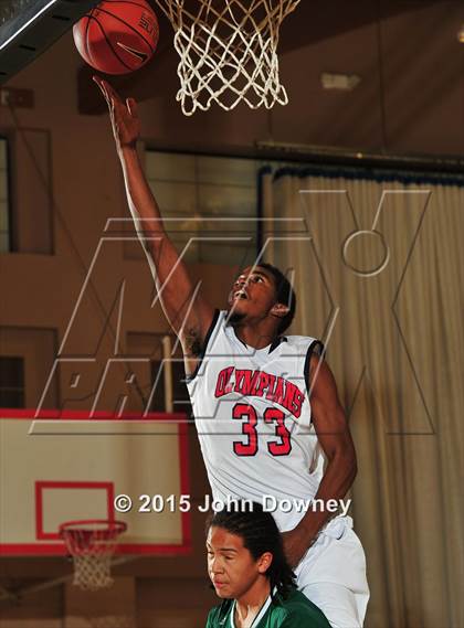 Thumbnail 2 in Leuzinger vs. Murrieta Mesa (MaxPreps Holiday Classic) photogallery.