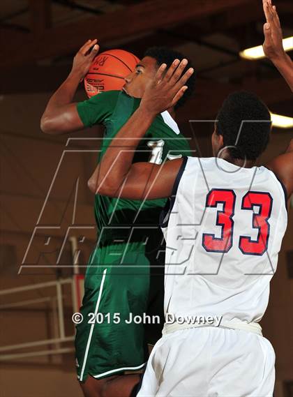 Thumbnail 1 in Leuzinger vs. Murrieta Mesa (MaxPreps Holiday Classic) photogallery.