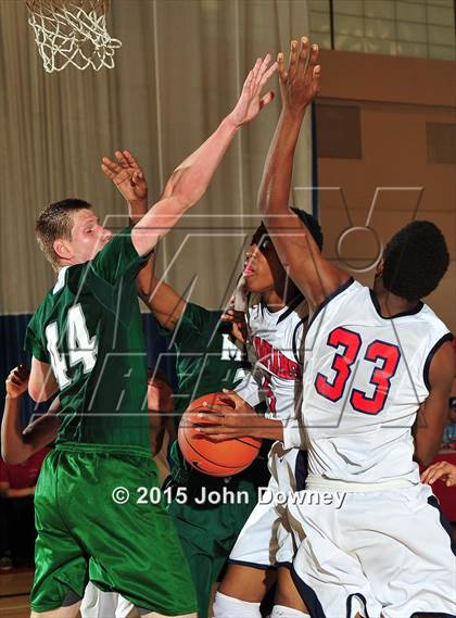 Thumbnail 3 in Leuzinger vs. Murrieta Mesa (MaxPreps Holiday Classic) photogallery.