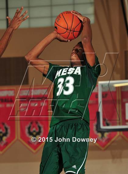 Thumbnail 2 in Leuzinger vs. Murrieta Mesa (MaxPreps Holiday Classic) photogallery.