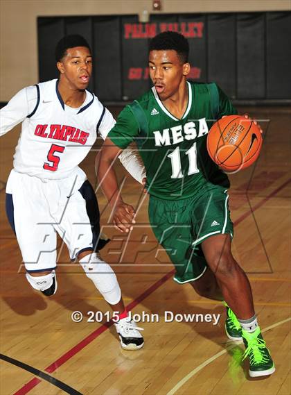 Thumbnail 3 in Leuzinger vs. Murrieta Mesa (MaxPreps Holiday Classic) photogallery.