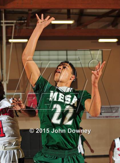 Thumbnail 2 in Leuzinger vs. Murrieta Mesa (MaxPreps Holiday Classic) photogallery.