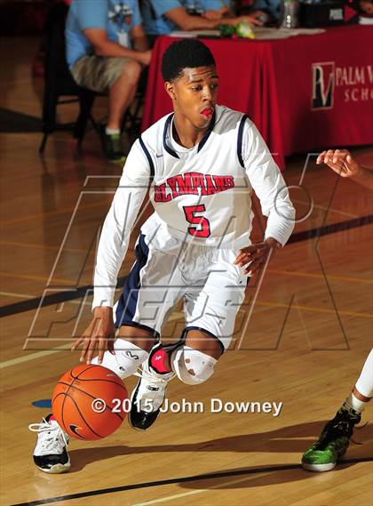 Thumbnail 1 in Leuzinger vs. Murrieta Mesa (MaxPreps Holiday Classic) photogallery.
