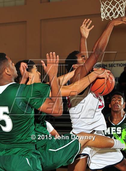Thumbnail 3 in Leuzinger vs. Murrieta Mesa (MaxPreps Holiday Classic) photogallery.
