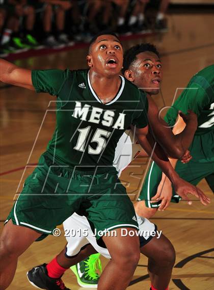 Thumbnail 3 in Leuzinger vs. Murrieta Mesa (MaxPreps Holiday Classic) photogallery.