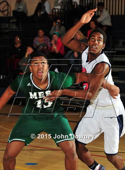 Thumbnail 2 in Leuzinger vs. Murrieta Mesa (MaxPreps Holiday Classic) photogallery.