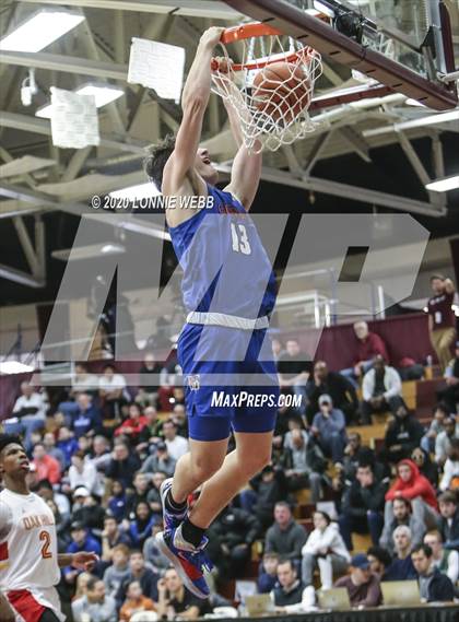 Thumbnail 1 in Bishop Gorman vs. Oak Hill Academy (Spalding Hoophall Classic) photogallery.