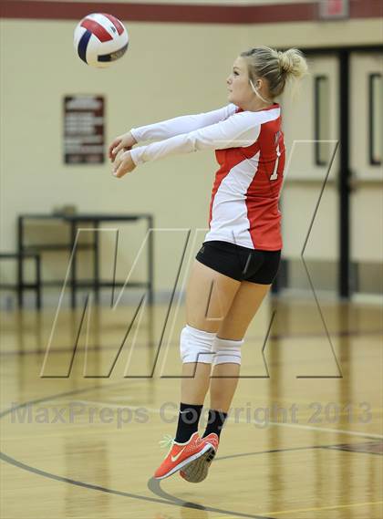 Thumbnail 2 in Mineral Wells vs Fossil Ridge (EMS-ISD Tournament) photogallery.
