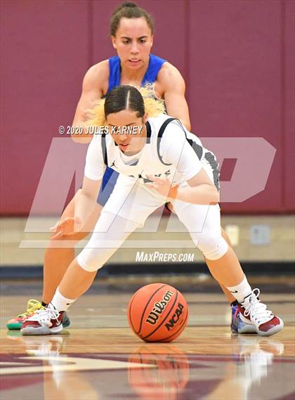 Thumbnail 3 in Desert Oasis vs Bishop Gorman (NIAA 4A Semifinal) photogallery.