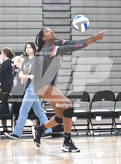 Thumbnail 2 in Mater Dei vs. Timpview (Durango Fall Classic) photogallery.