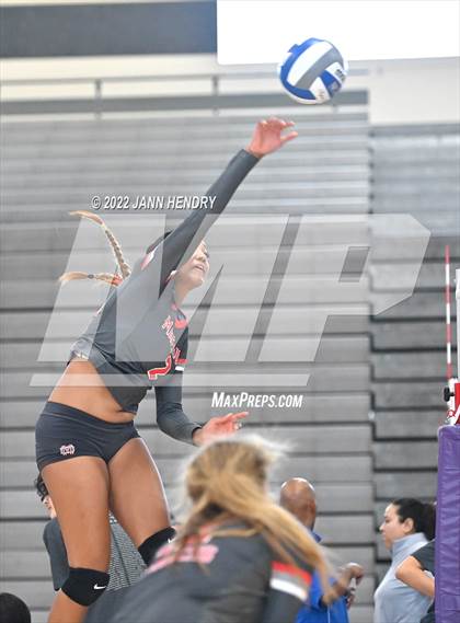Thumbnail 1 in Mater Dei vs. Timpview (Durango Fall Classic) photogallery.