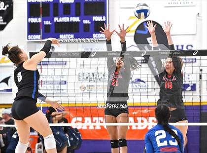 Thumbnail 1 in Mater Dei vs. Timpview (Durango Fall Classic) photogallery.