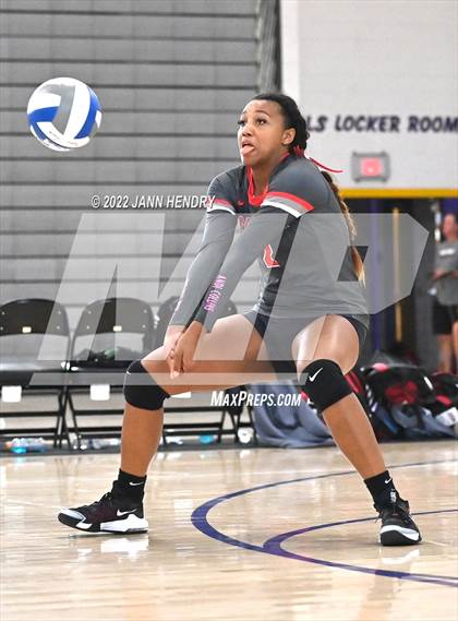 Thumbnail 3 in Mater Dei vs. Timpview (Durango Fall Classic) photogallery.
