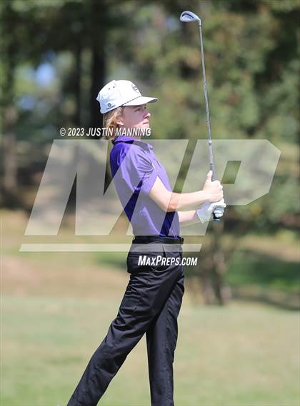 Thumbnail 2 in AAA 3A Class 5 District Playoff photogallery.