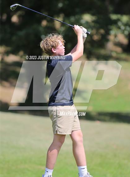 Thumbnail 2 in AAA 3A Class 5 District Playoff photogallery.