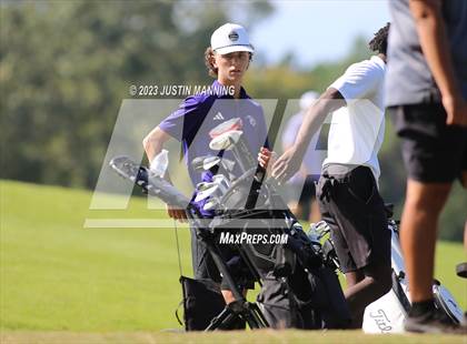 Thumbnail 2 in AAA 3A Class 5 District Playoff photogallery.
