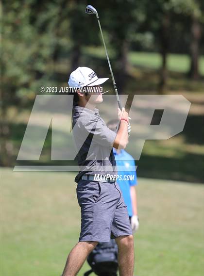 Thumbnail 2 in AAA 3A Class 5 District Playoff photogallery.