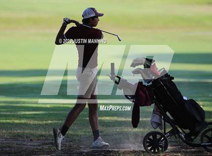 Thumbnail 2 in AAA 3A Class 5 District Playoff photogallery.