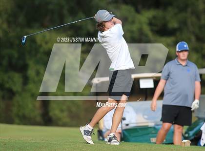 Thumbnail 2 in AAA 3A Class 5 District Playoff photogallery.