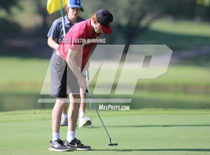 Thumbnail 2 in AAA 3A Class 5 District Playoff photogallery.