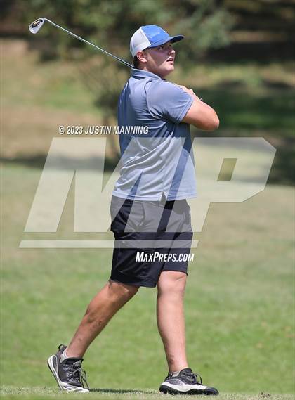 Thumbnail 2 in AAA 3A Class 5 District Playoff photogallery.