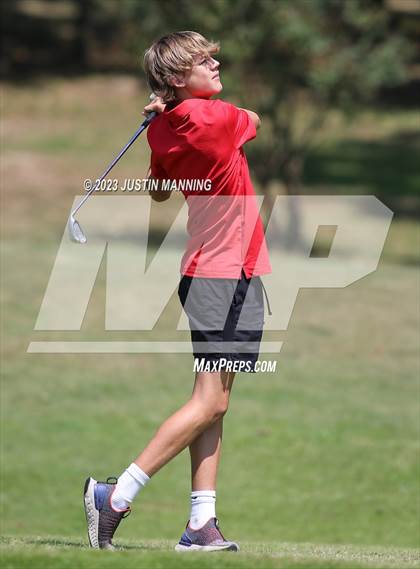 Thumbnail 1 in AAA 3A Class 5 District Playoff photogallery.