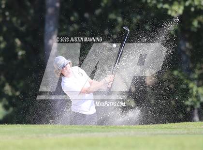Thumbnail 2 in AAA 3A Class 5 District Playoff photogallery.