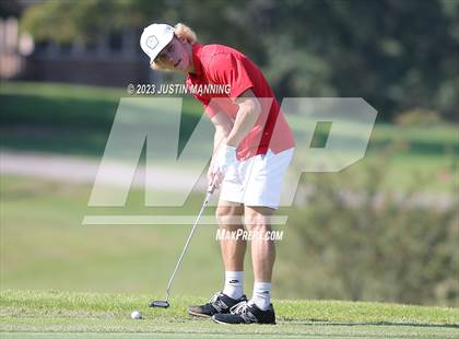 Thumbnail 2 in AAA 3A Class 5 District Playoff photogallery.
