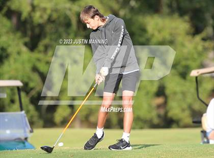 Thumbnail 2 in AAA 3A Class 5 District Playoff photogallery.