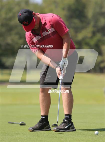 Thumbnail 2 in AAA 3A Class 5 District Playoff photogallery.