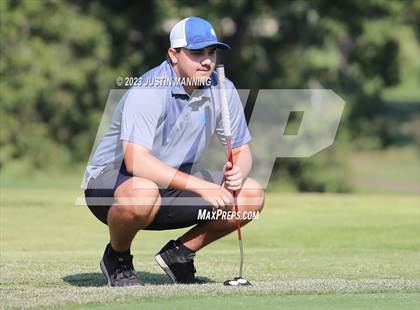 Thumbnail 2 in AAA 3A Class 5 District Playoff photogallery.