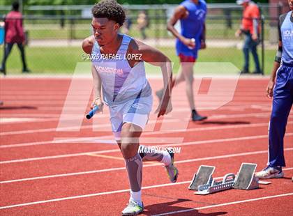 Thumbnail 2 in Lake Houston Conquerors Invitational (4x200M) photogallery.