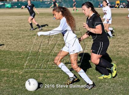 Thumbnail 1 in Benjamin Franklin vs. Live Oak (LHSAA D2 Regional Playoff) photogallery.