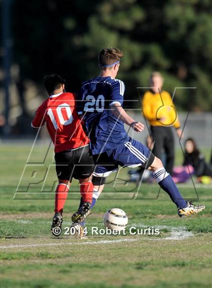 Thumbnail 3 in Saugus vs. Cleveland photogallery.